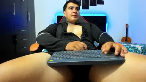 Snapshot of thiago_cp01 chatting on April 2026 01:06:02 AM Thiago online show from April 2026 01:06:02 AM