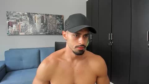 thiago_driussi online show from November 2025 02:52:02 PM