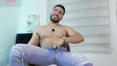 Snapshot of thiago_hill chatting on April 2026 11:38:01 PM Thiago online show from April 2026 11:38:01 PM