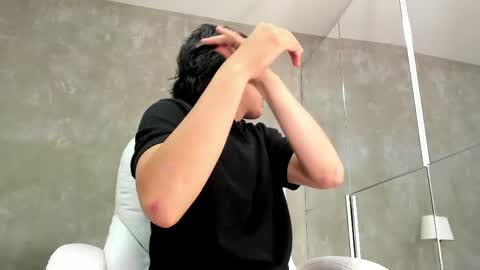Snapshot of thiago_klein chatting on May 2026 11:37:01 AM Thiago online show from May 2026 11:37:01 AM