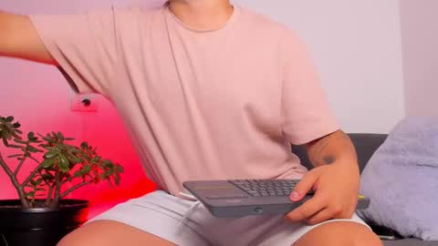 Snapshot of thiago_occonor chatting on November 2025 12:34:02 AM thiago_occonor online show from November 2025 12:34:02 AM