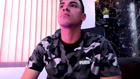 Snapshot of thiagof__x chatting on November 2025 01:24:03 PM Thiago online show from November 2025 01:24:03 PM