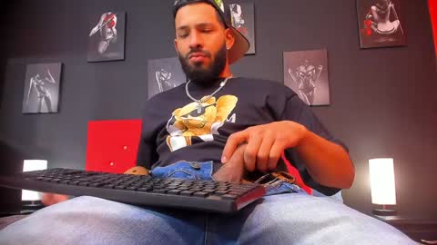 Thia Gomez online show from January 2025 12:26:01 PM