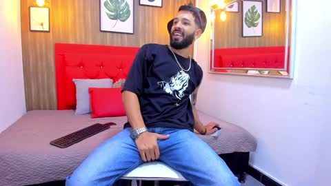 Thia Gomez online show from January 2025 12:19:02 PM