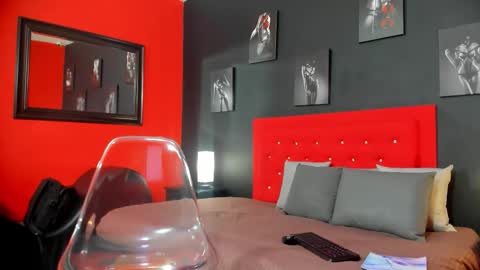 Thia Gomez online show from September 2025 12:16:01 PM