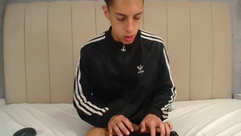 Thiago   online show from December 2024 12:07:02 AM