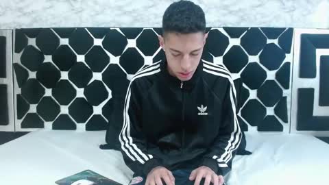 Thiago   online show from February 2025 10:04:02 PM