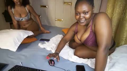 thick_n_flirty online show from April 2026 08:10:01 AM