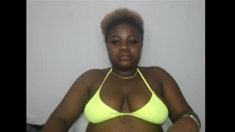 Snapshot of thickebonny7 chatting on February 2026 07:39:01 PM thickebonny7 online show from February 2026 07:39:01 PM