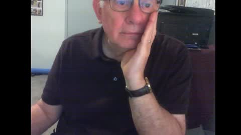 Snapshot of thickmelnik chatting on January 2025 01:21:02 PM James online show from January 2025 01:21:02 PM