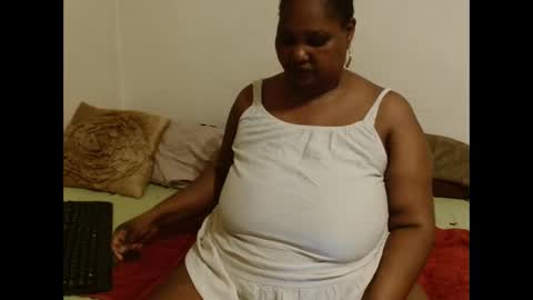 Snapshot of thicksexymellons chatting on December 2025 06:48:02 PM Pat online show from December 2025 06:48:02 PM