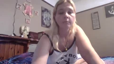 Thickthighs92 online show from September 2025 05:18:02 PM