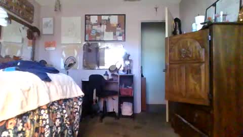 Snapshot of thickyvicky2223 chatting on October 2025 10:54:02 PM ThickyVicky online show from October 2025 10:54:02 PM