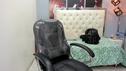  THIAGO COLLINS  online show from May 2026 10:44:02 PM