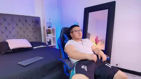Snapshot of thiiago_saenz chatting on May 2026 03:20:02 PM Thiiago Saenz online show from May 2026 03:20:02 PM