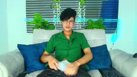 Thiago Saenzz online show from February 2026 04:22:02 PM