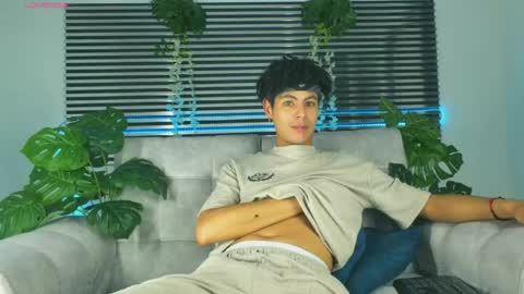 Thiago Saenzz online show from April 2026 05:19:01 AM