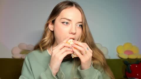 Amelia  shows on mondays fridays and sundays  if anything changes im giving updates on my fansly  online show from December 2024 06:20:02 PM