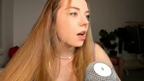 Amelia  shows on mondays fridays and sundays  if anything changes im giving updates on my fansly  online show from March 2025 04:46:01 PM