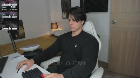 Snapshot of thom_ohtani chatting on July 2026 02:05:17 AM thom_ohtani online show from July 2026 02:05:17 AM
