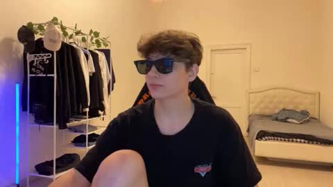 Thomas Hill online show from November 2025 10:34:02 PM