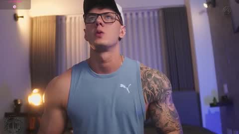 Snapshot of thomas_falcon1 chatting on October 2025 02:08:01 AM Thomas Falcon online show from October 2025 02:08:01 AM