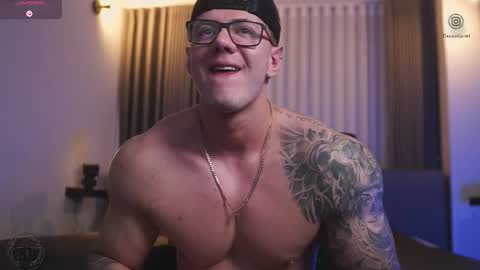 Snapshot of thomas_falcon1 chatting on October 2025 04:13:02 AM Thomas Falcon online show from October 2025 04:13:02 AM