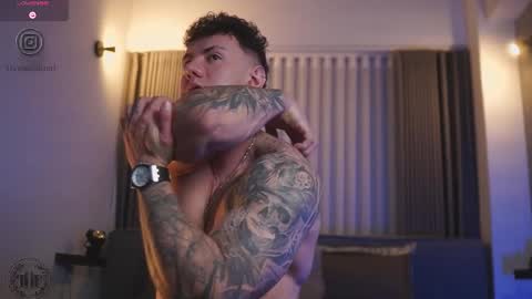 Snapshot of thomas_falcon1 chatting on November 2025 01:19:02 AM Thomas Falcon online show from November 2025 01:19:02 AM