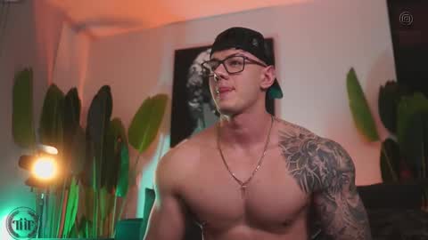 Snapshot of thomas_falcon1 chatting on November 2025 12:43:01 AM Thomas Falcon online show from November 2025 12:43:01 AM