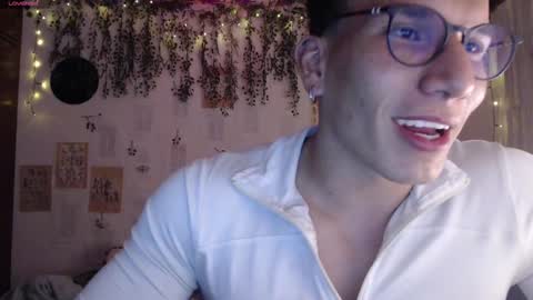 Snapshot of thomas_fuckboy chatting on December 2024 03:41:01 AM Thomas Grey online show from December 2024 03:41:01 AM