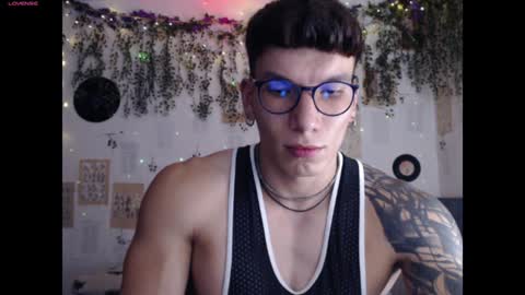 Snapshot of thomas_fuckboy chatting on January 2025 03:08:01 AM Thomas Grey online show from January 2025 03:08:01 AM