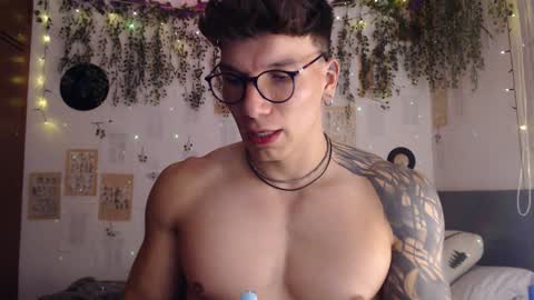 Snapshot of thomas_fuckboy chatting on January 2025 03:31:01 AM Thomas Grey online show from January 2025 03:31:01 AM