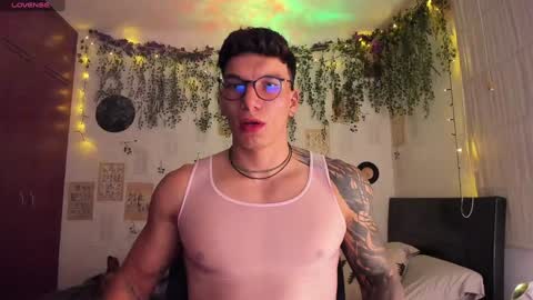 Snapshot of thomas_fuckboy chatting on January 2025 04:48:02 AM Thomas Grey online show from January 2025 04:48:02 AM