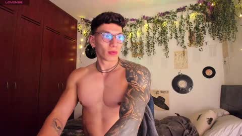 Snapshot of thomas_fuckboy chatting on January 2025 07:51:02 AM Thomas Grey online show from January 2025 07:51:02 AM