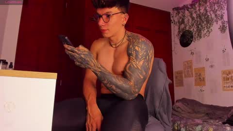 Snapshot of thomas_fuckboy chatting on January 2025 07:39:02 AM Thomas Grey online show from January 2025 07:39:02 AM