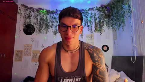 Snapshot of thomas_fuckboy chatting on January 2025 11:02:01 PM Thomas Grey online show from January 2025 11:02:01 PM