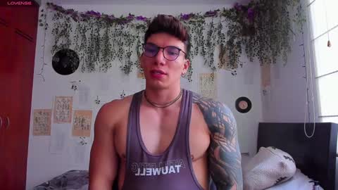 Snapshot of thomas_fuckboy chatting on January 2025 09:48:02 PM Thomas Grey online show from January 2025 09:48:02 PM