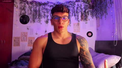 Snapshot of thomas_fuckboy chatting on February 2025 01:27:02 AM Thomas Grey online show from February 2025 01:27:02 AM