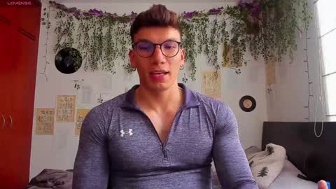 Snapshot of thomas_fuckboy chatting on February 2025 08:20:02 PM Thomas Grey online show from February 2025 08:20:02 PM