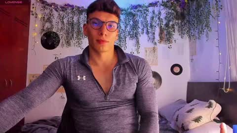 Snapshot of thomas_fuckboy chatting on February 2025 03:41:02 AM Thomas Grey online show from February 2025 03:41:02 AM