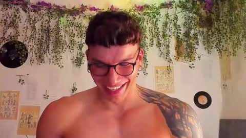 Snapshot of thomas_fuckboy chatting on February 2025 01:08:01 AM Thomas Grey online show from February 2025 01:08:01 AM