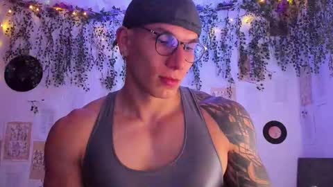 Snapshot of thomas_fuckboy chatting on February 2025 09:17:02 AM Thomas Grey online show from February 2025 09:17:02 AM