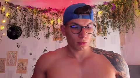 Snapshot of thomas_fuckboy chatting on February 2025 01:00:01 AM Thomas Grey online show from February 2025 01:00:01 AM