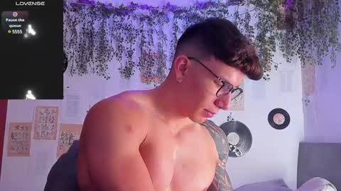 Snapshot of thomas_fuckboy chatting on March 2025 11:33:01 AM Thomas Grey online show from March 2025 11:33:01 AM