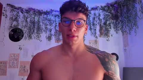 Snapshot of thomas_fuckboy chatting on March 2025 12:01:02 PM Thomas Grey online show from March 2025 12:01:02 PM