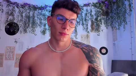 Snapshot of thomas_fuckboy chatting on March 2025 09:02:01 AM Thomas Grey online show from March 2025 09:02:01 AM