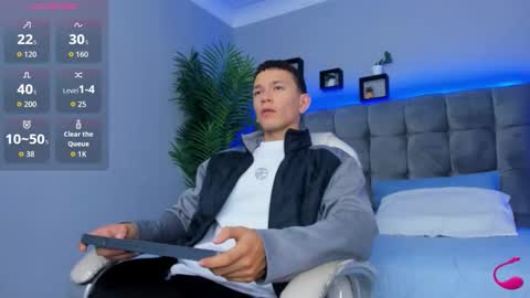 Snapshot of thomas_moon_ chatting on March 2026 12:32:01 PM Thomas online show from March 2026 12:32:01 PM