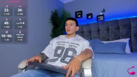 Snapshot of thomas_moon_ chatting on March 2026 01:22:02 PM Thomas online show from March 2026 01:22:02 PM