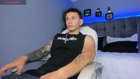 Snapshot of thomas_moon_ chatting on April 2026 01:41:01 PM Thomas online show from April 2026 01:41:01 PM