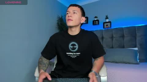 Snapshot of thomas_moon_ chatting on April 2026 02:53:02 PM Thomas online show from April 2026 02:53:02 PM